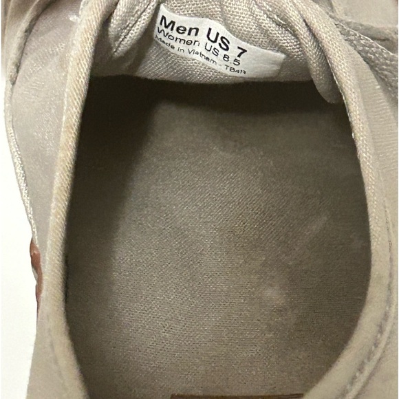 Gray Vans With Gum Soles Size: 7 Mens 8.5 Womens - Picture 9 of 9